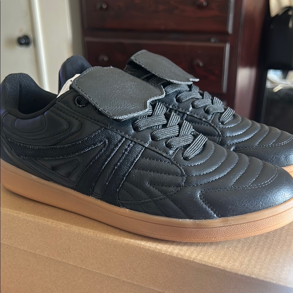 Black Sneakers NIB